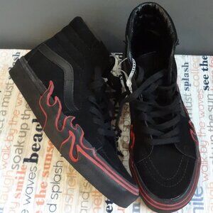 NWT. SIZE 9.5. VANS women's Off the Wall high top suede sneakers.